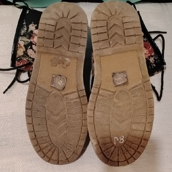 Wild Diva Fabric Floral Pattern Combat Style Boots - Picture 5 of 8